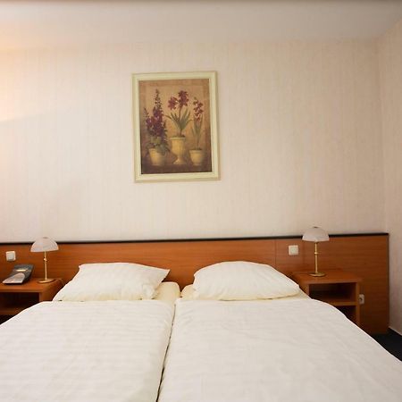 Gaestehaus Am Vogelsang Kerpen  Ngoại thất bức ảnh