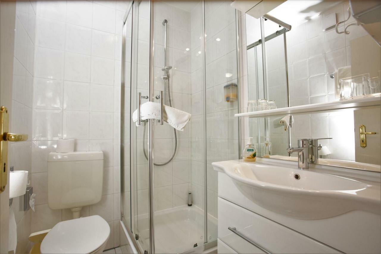Gaestehaus Am Vogelsang Kerpen  Ngoại thất bức ảnh